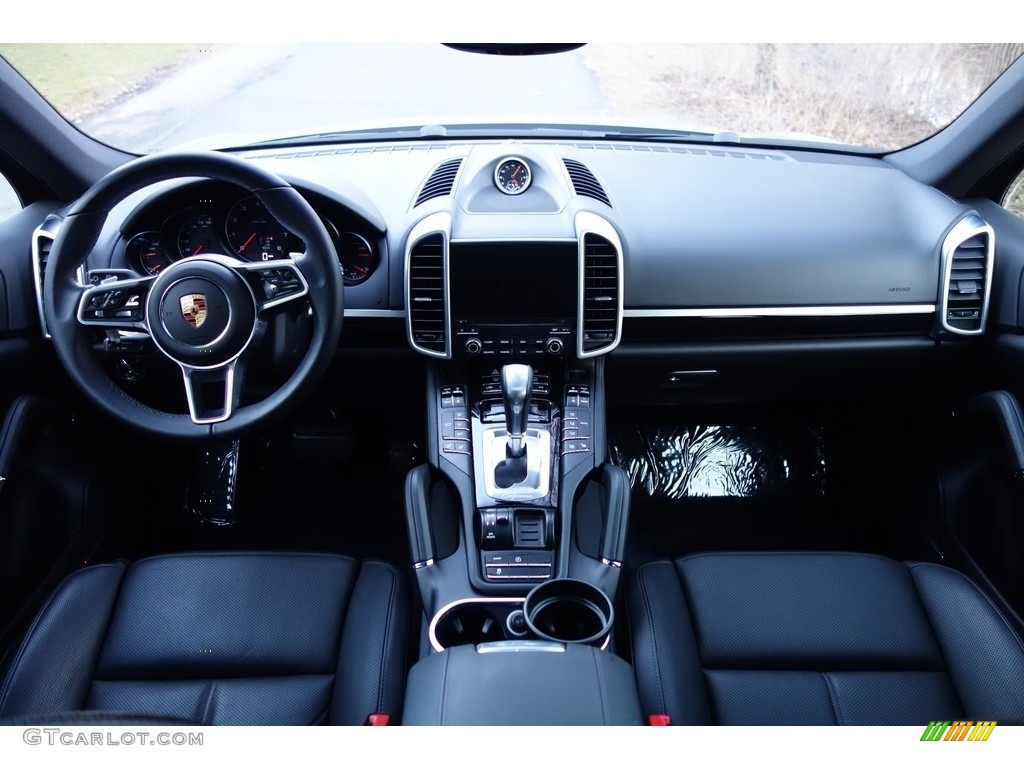 2017 Porsche Cayenne Platinum Edition Black Dashboard Photo #118847368