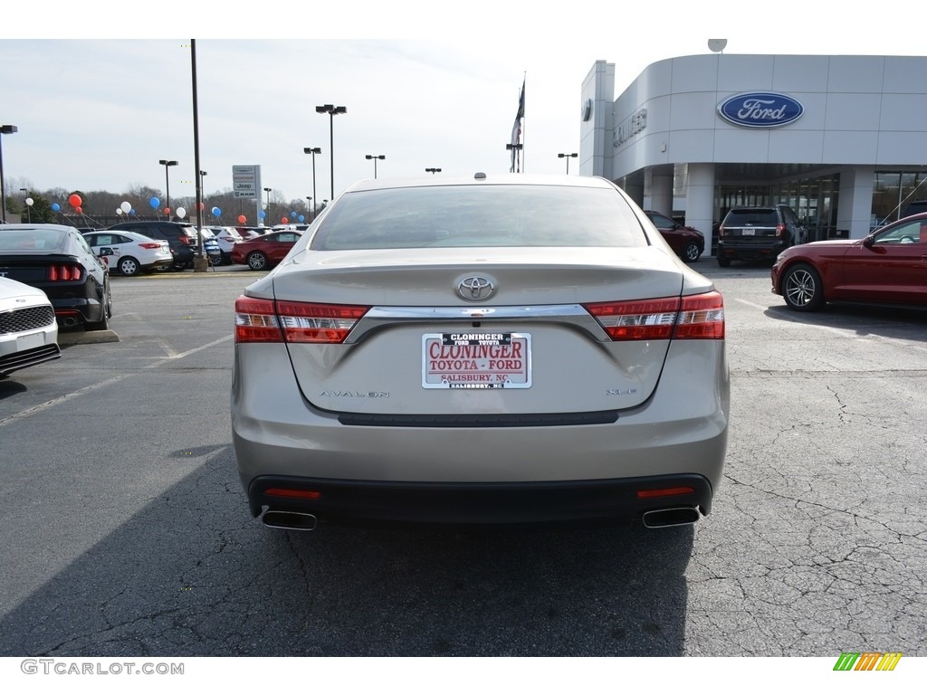 2013 Avalon XLE - Champagne Mica / Almond photo #4