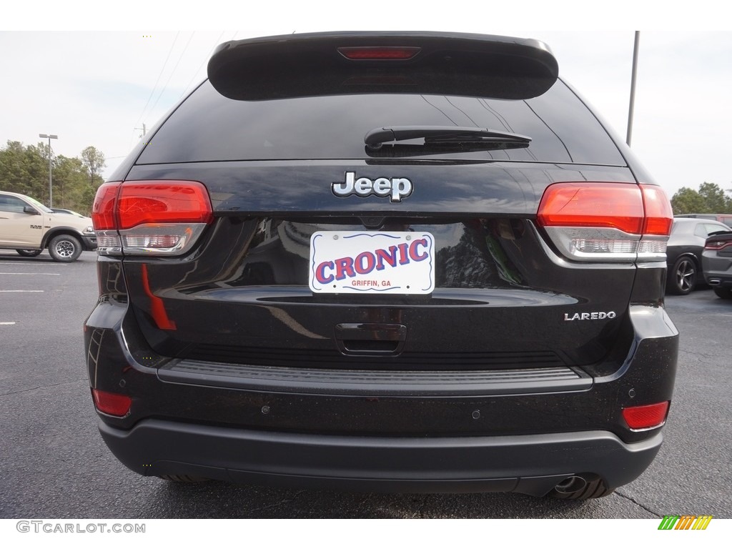 2017 Grand Cherokee Laredo - Diamond Black Crystal Pearl / Black photo #6