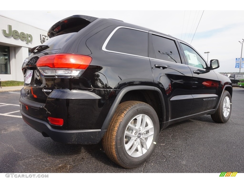 2017 Grand Cherokee Laredo - Diamond Black Crystal Pearl / Black photo #7