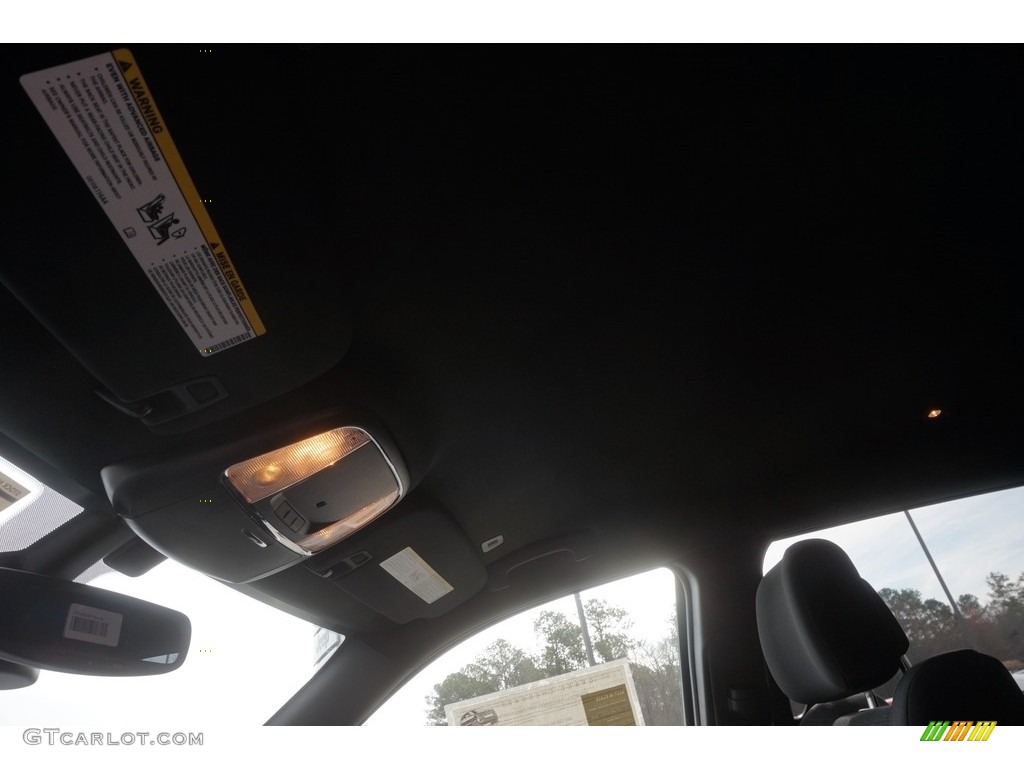 2017 Grand Cherokee Laredo - Diamond Black Crystal Pearl / Black photo #11