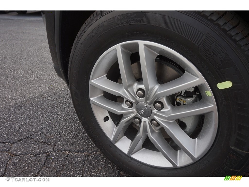 2017 Grand Cherokee Laredo - Diamond Black Crystal Pearl / Black photo #12