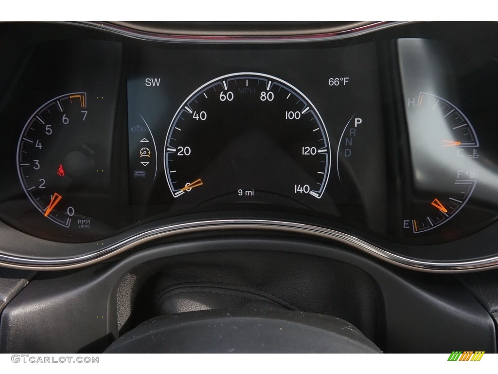 2017 Grand Cherokee Laredo - Diamond Black Crystal Pearl / Black photo #15