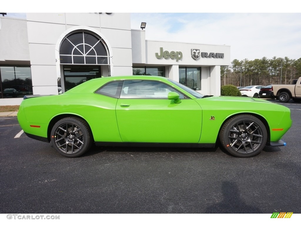 Green Go 2017 Dodge Challenger R/T Scat Pack Exterior Photo #118850188