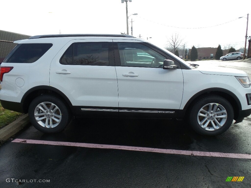 2017 Explorer XLT - Oxford White / Ebony Black photo #3