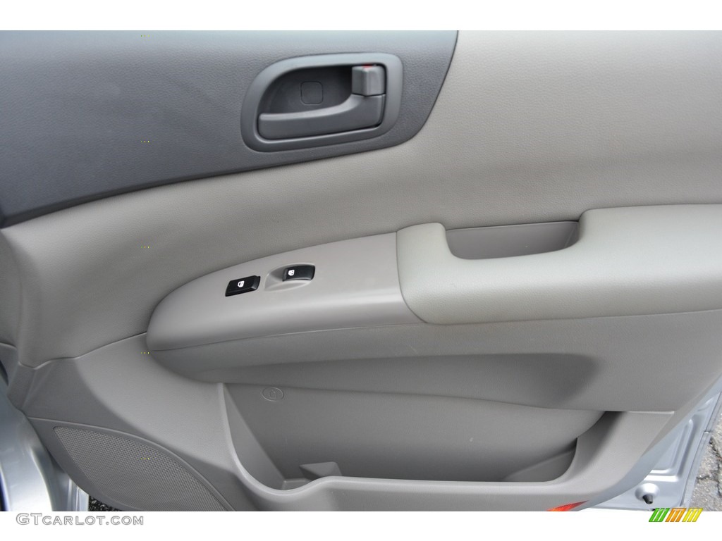 2011 Sedona LX - Clear Silver / Beige photo #14