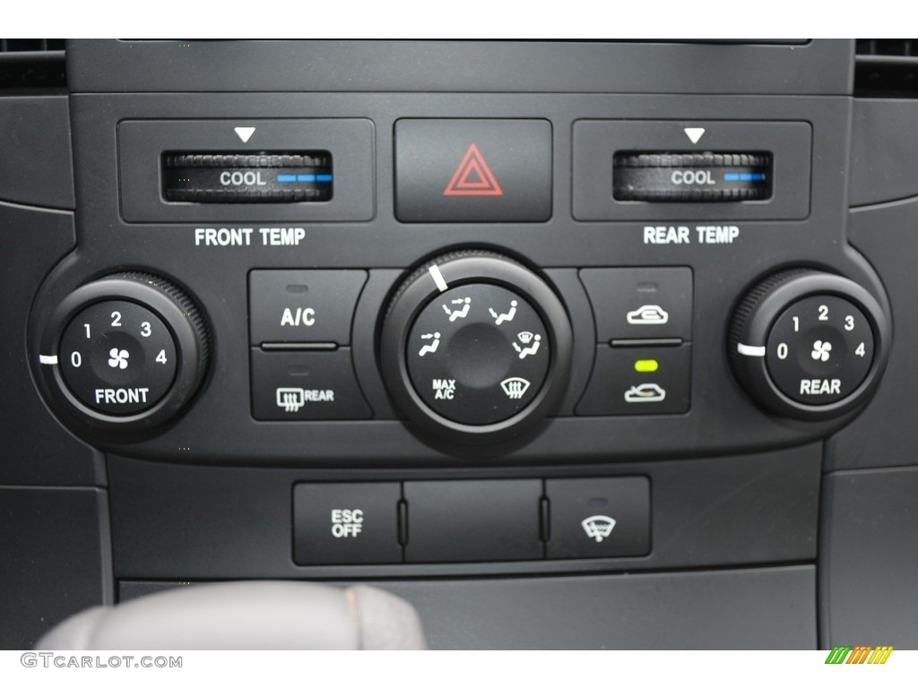 2011 Sedona LX - Clear Silver / Beige photo #21
