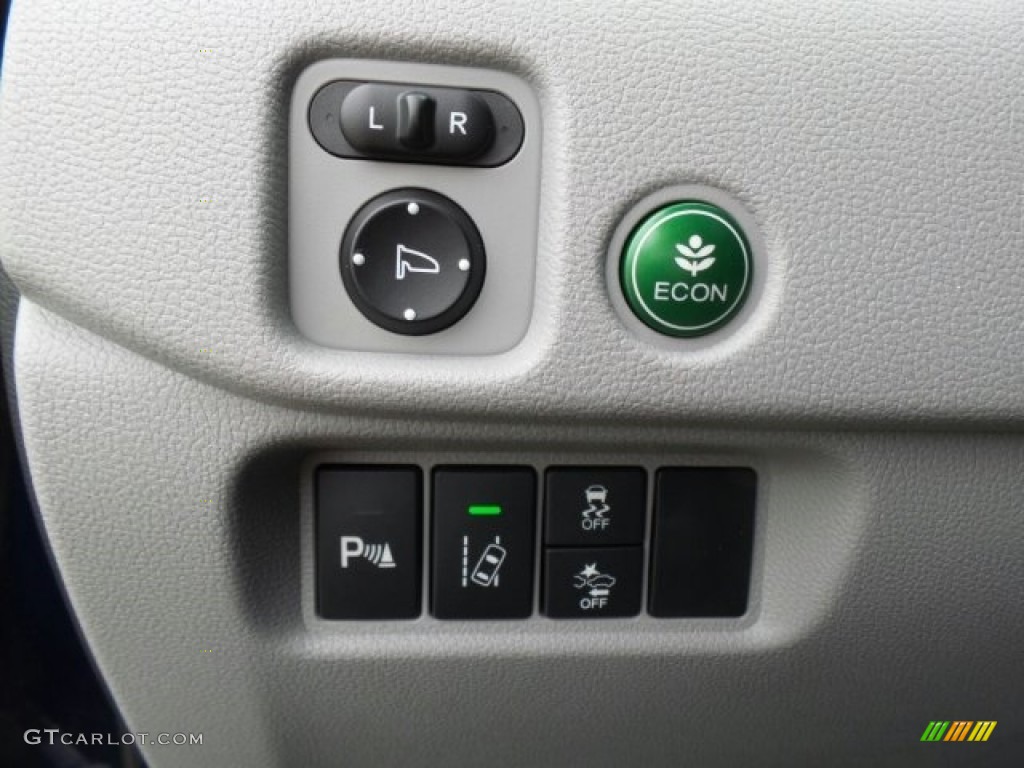 2017 Honda Pilot Touring AWD Controls Photo #118861343