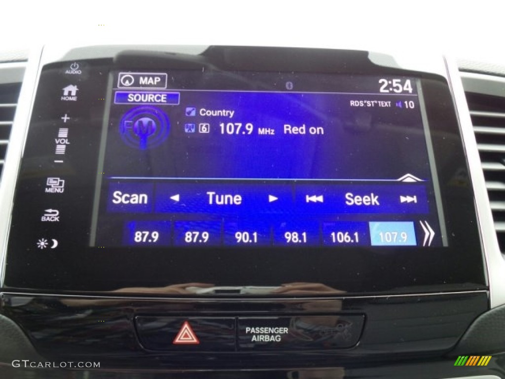 2017 Honda Pilot Touring AWD Controls Photo #118861518