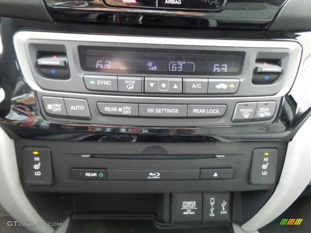 2017 Honda Pilot Touring AWD Controls Photo #118861604