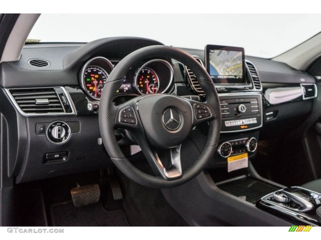 2017 Mercedes-Benz GLE 550e Dashboard Photos