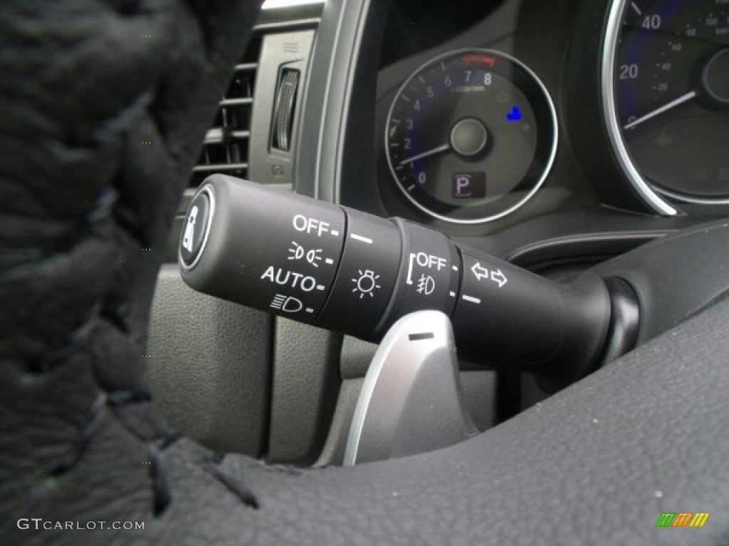 2017 Honda Fit EX-L Controls Photo #118865306