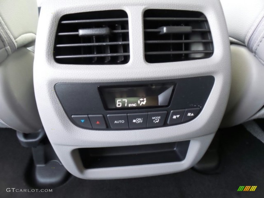 2017 Honda Pilot EX-L AWD Controls Photo #118878664