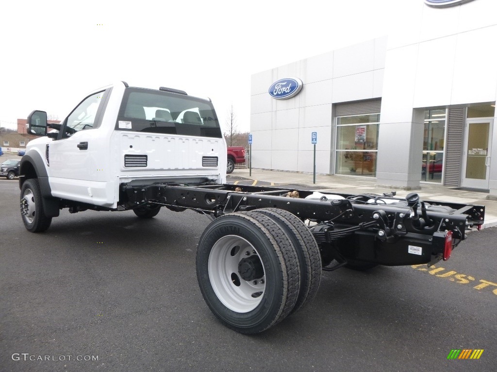 2017 F550 Super Duty XL Regular Cab 4x4 Chassis - Oxford White / Medium Earth Gray photo #9