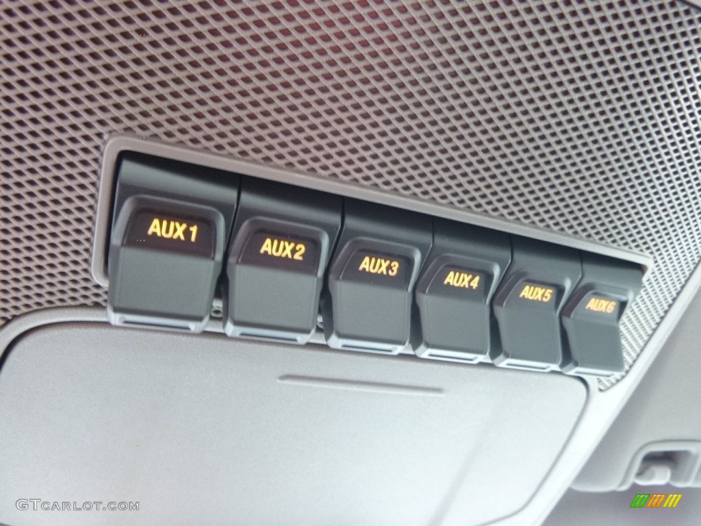 2017 Ford F550 Super Duty XL Regular Cab 4x4 Chassis Controls Photo #118880482