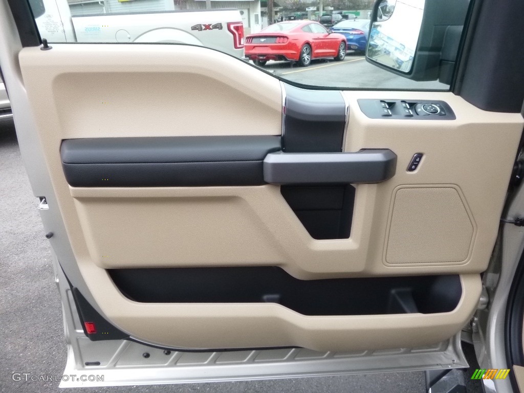 2017 Ford F150 XLT SuperCab 4x4 Door Panel Photos