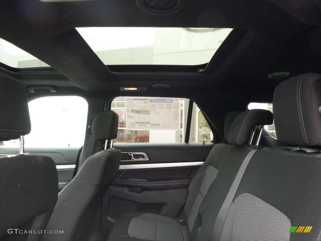 2017 Explorer XLT 4WD - White Platinum / Ebony Black photo #10