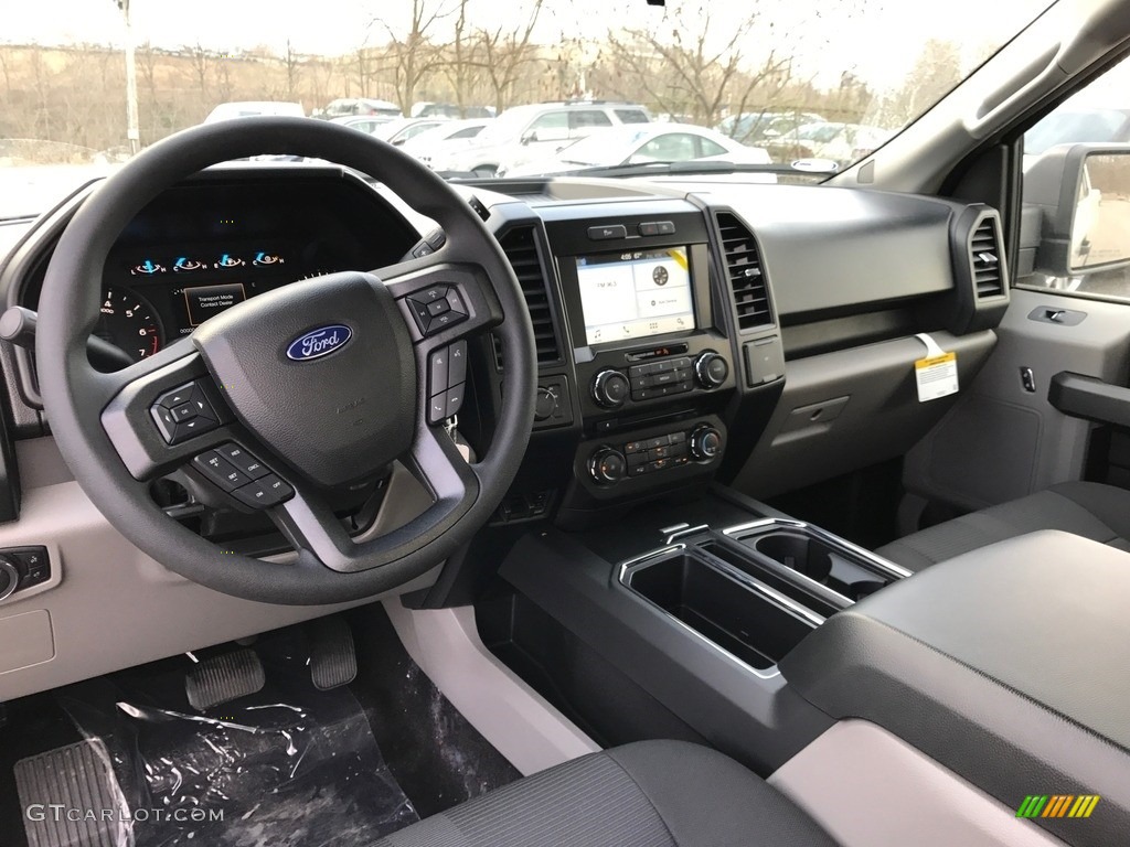 2017 F150 XL SuperCab 4x4 - Ingot Silver / Black photo #9