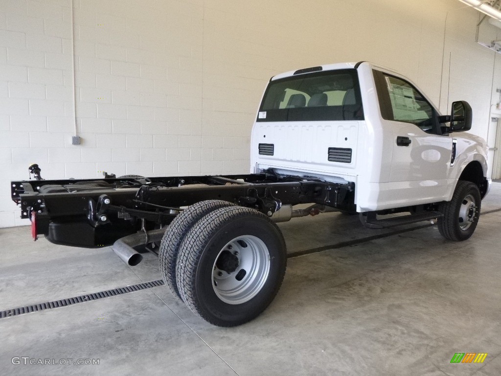 2017 F350 Super Duty XL Regular Cab 4x4 - Oxford White / Medium Earth Gray photo #2