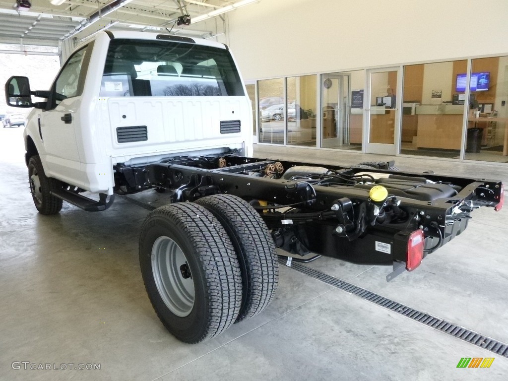 2017 F350 Super Duty XL Regular Cab 4x4 - Oxford White / Medium Earth Gray photo #3