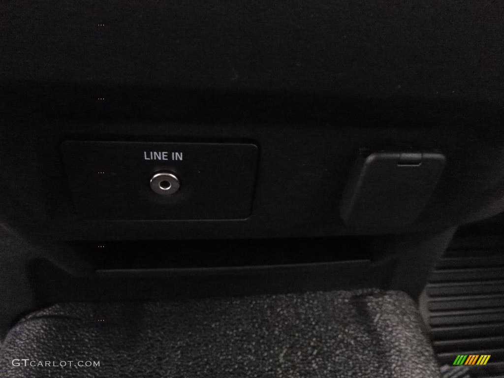 2017 F350 Super Duty XL Regular Cab 4x4 - Oxford White / Medium Earth Gray photo #14