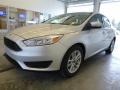 Ingot Silver - Focus SE Sedan Photo No. 5