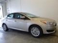 White Gold - Focus SE Sedan Photo No. 1