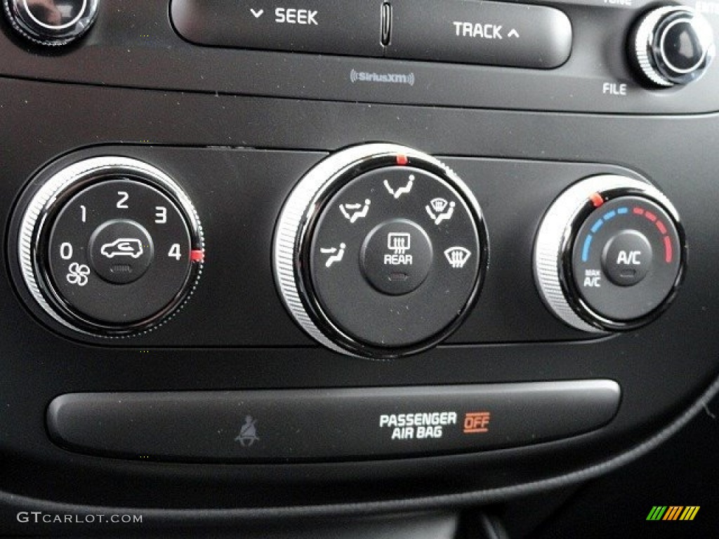 2017 Kia Soul Standard Soul Model Controls Photo #118892467