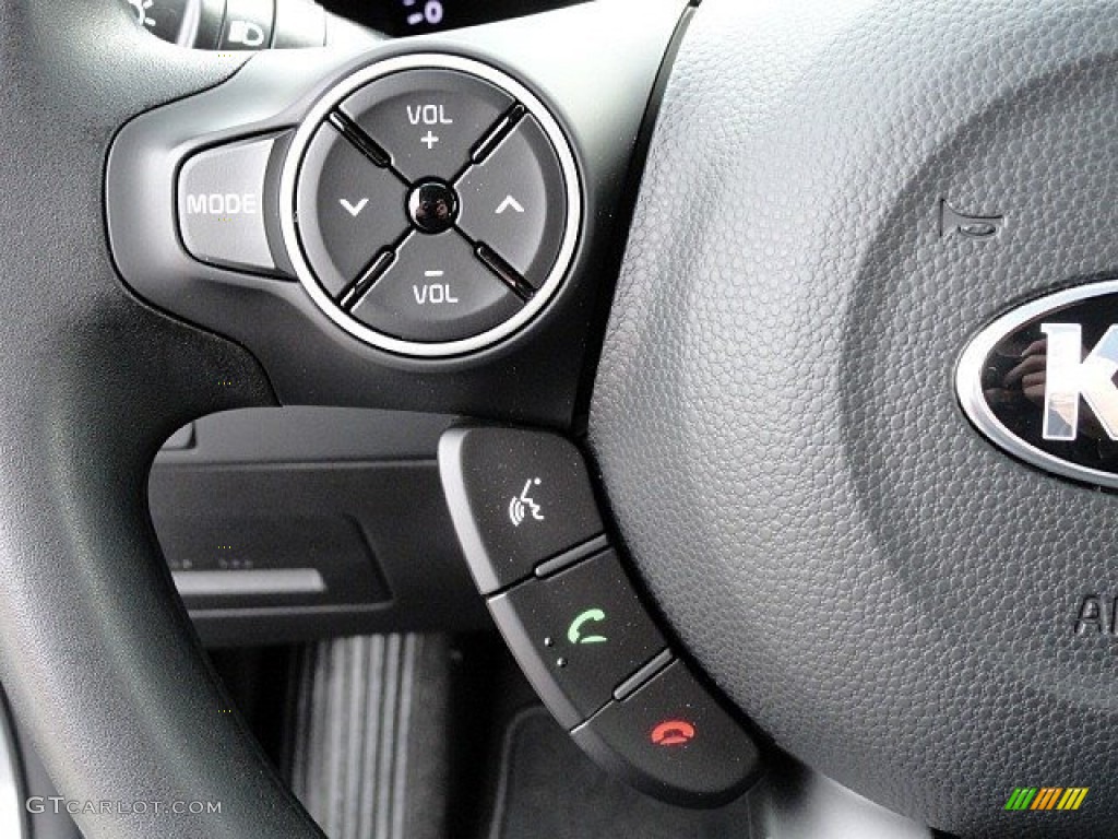 2017 Kia Soul Standard Soul Model Controls Photo #118892548