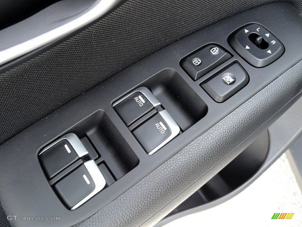 2017 Kia Soul + Controls Photo #118892917