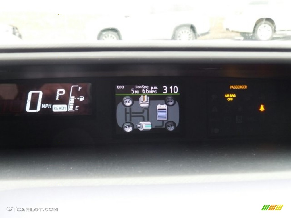 2017 Toyota Prius c Two Gauges Photo #118902444