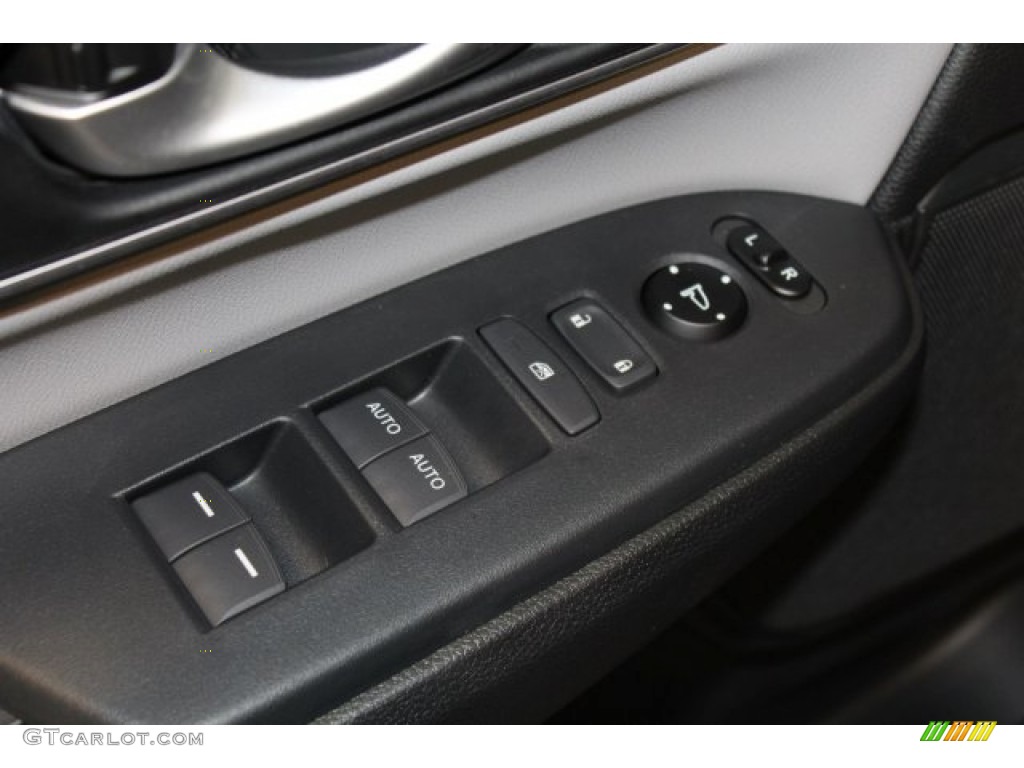 2017 Honda CR-V Touring Controls Photo #118909895