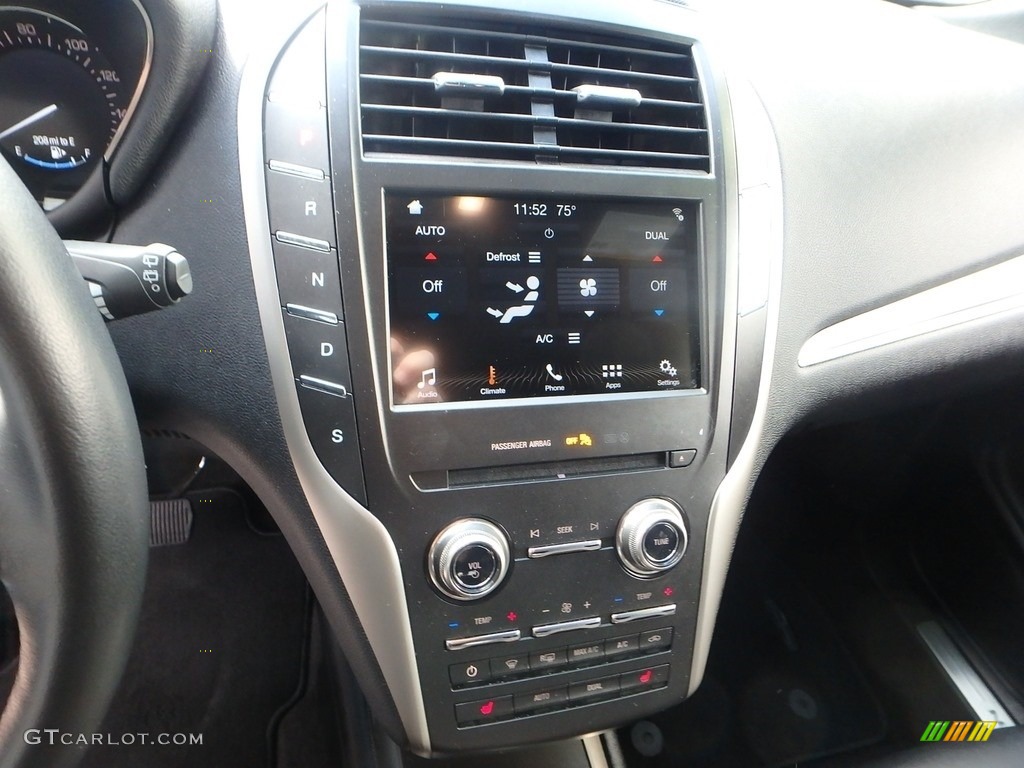 2017 Lincoln MKC Premier AWD Controls Photo #118915575