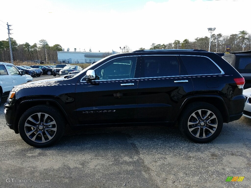 2017 Grand Cherokee Overland 4x4 - Diamond Black Crystal Pearl / Black photo #3