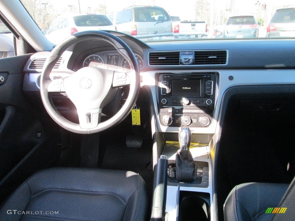 2012 Passat 2.5L SE - Tungsten Silver Metallic / Titan Black photo #10