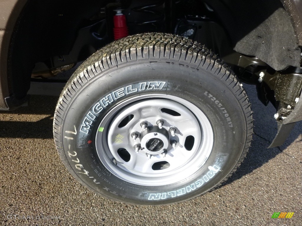 2017 F250 Super Duty XL SuperCab 4x4 - Caribou / Medium Earth Gray photo #10
