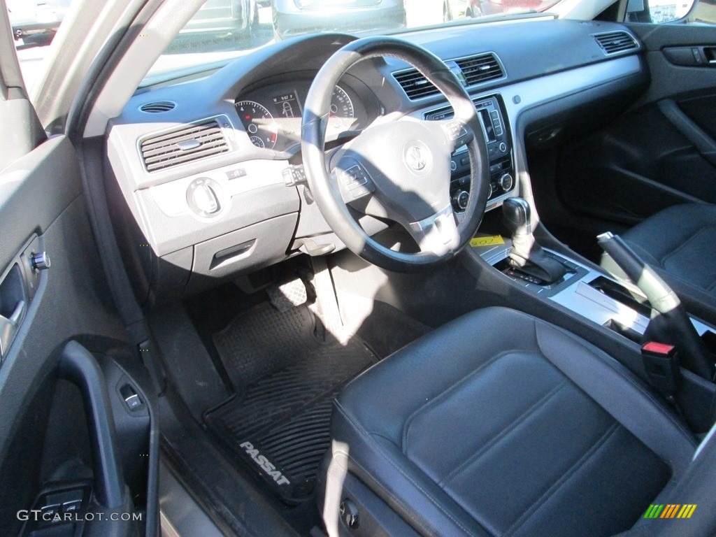 2012 Passat 2.5L SE - Tungsten Silver Metallic / Titan Black photo #11