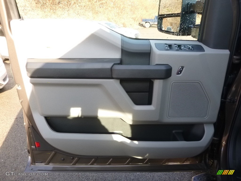 2017 F250 Super Duty XL SuperCab 4x4 - Caribou / Medium Earth Gray photo #14
