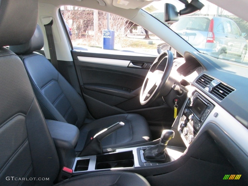 2012 Passat 2.5L SE - Tungsten Silver Metallic / Titan Black photo #16