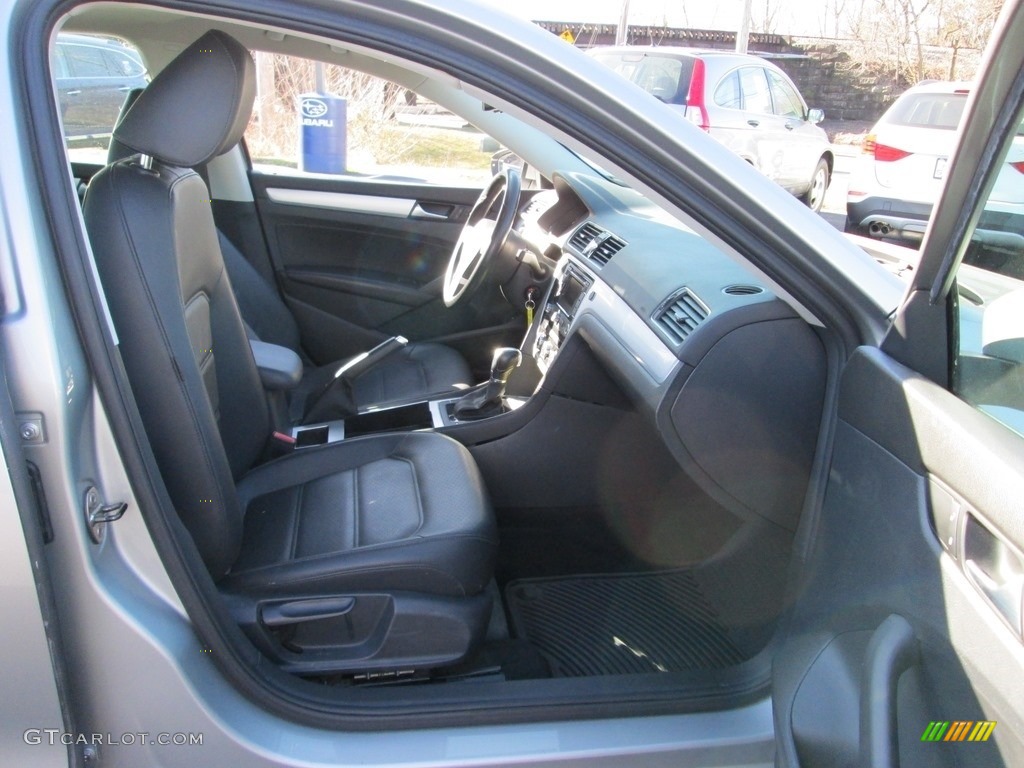 2012 Passat 2.5L SE - Tungsten Silver Metallic / Titan Black photo #17