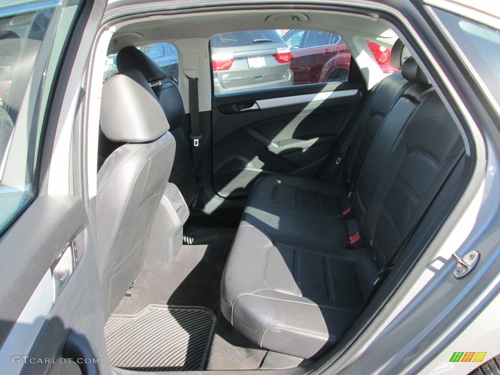 2012 Passat 2.5L SE - Tungsten Silver Metallic / Titan Black photo #21