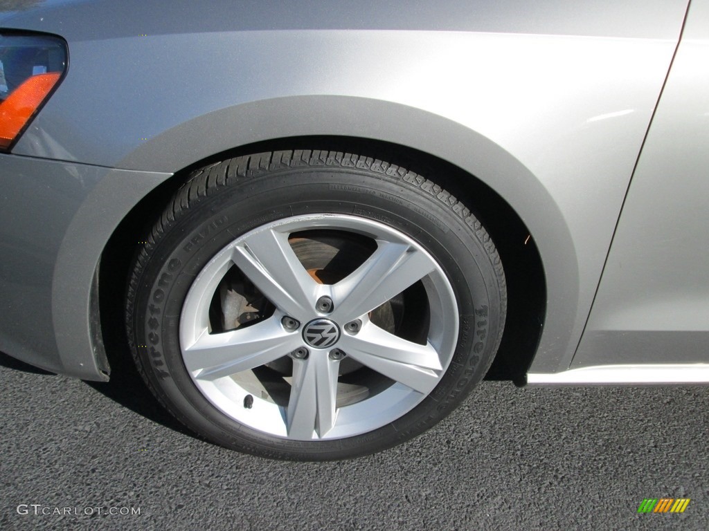 2012 Passat 2.5L SE - Tungsten Silver Metallic / Titan Black photo #22