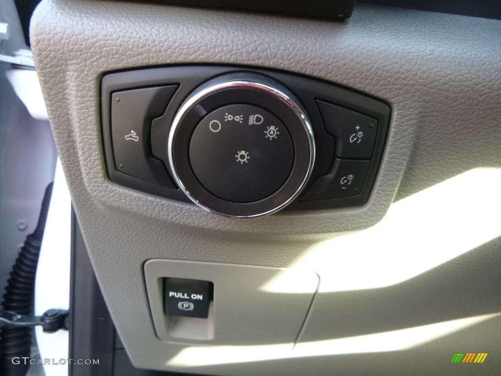 2017 F150 XL Regular Cab 4x4 - Oxford White / Earth Gray photo #16