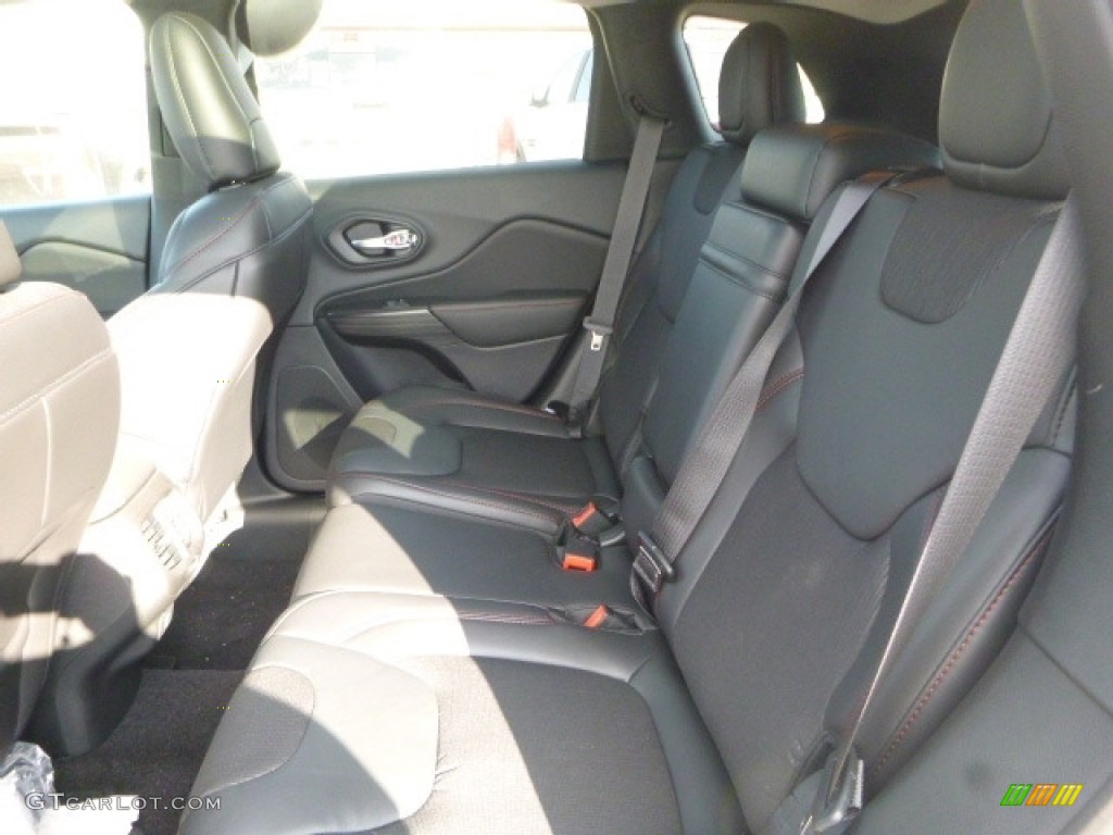 2017 Cherokee Trailhawk 4x4 - Bright White / Black photo #4