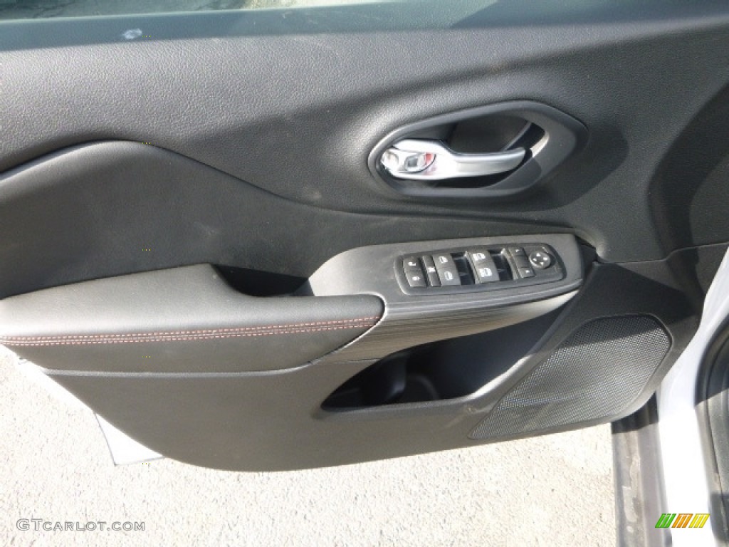 2017 Cherokee Trailhawk 4x4 - Bright White / Black photo #15