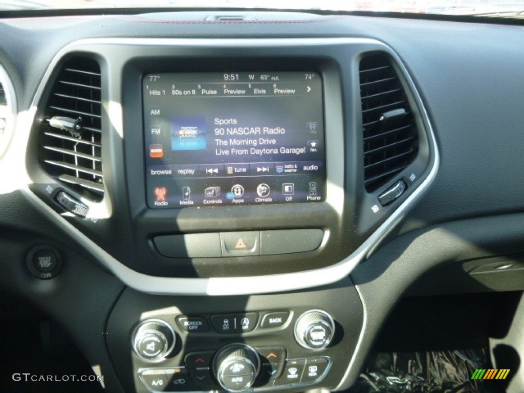 2017 Cherokee Trailhawk 4x4 - Bright White / Black photo #17
