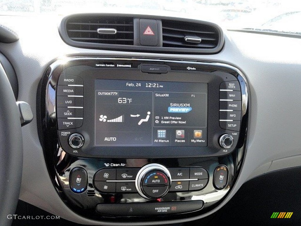 2017 Kia Soul + Controls Photo #118932379