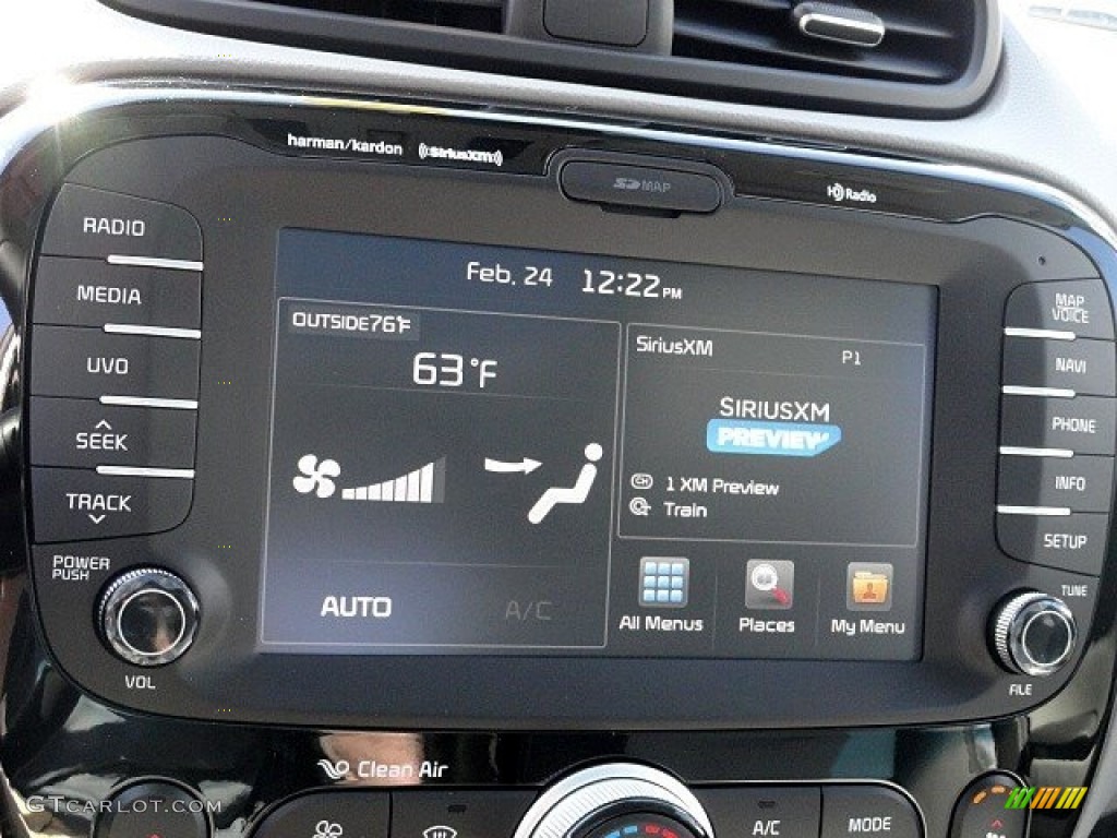 2017 Kia Soul + Controls Photo #118932442