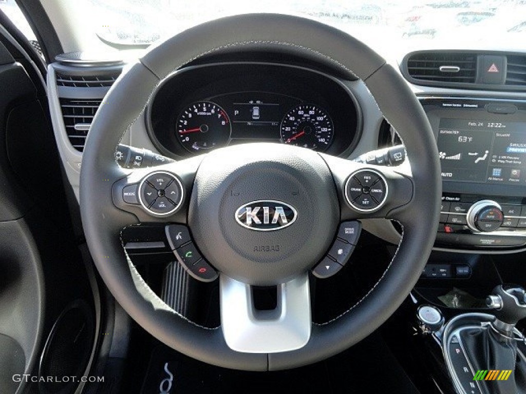 2017 Kia Soul + Gray Two-Tone Steering Wheel Photo #118932485