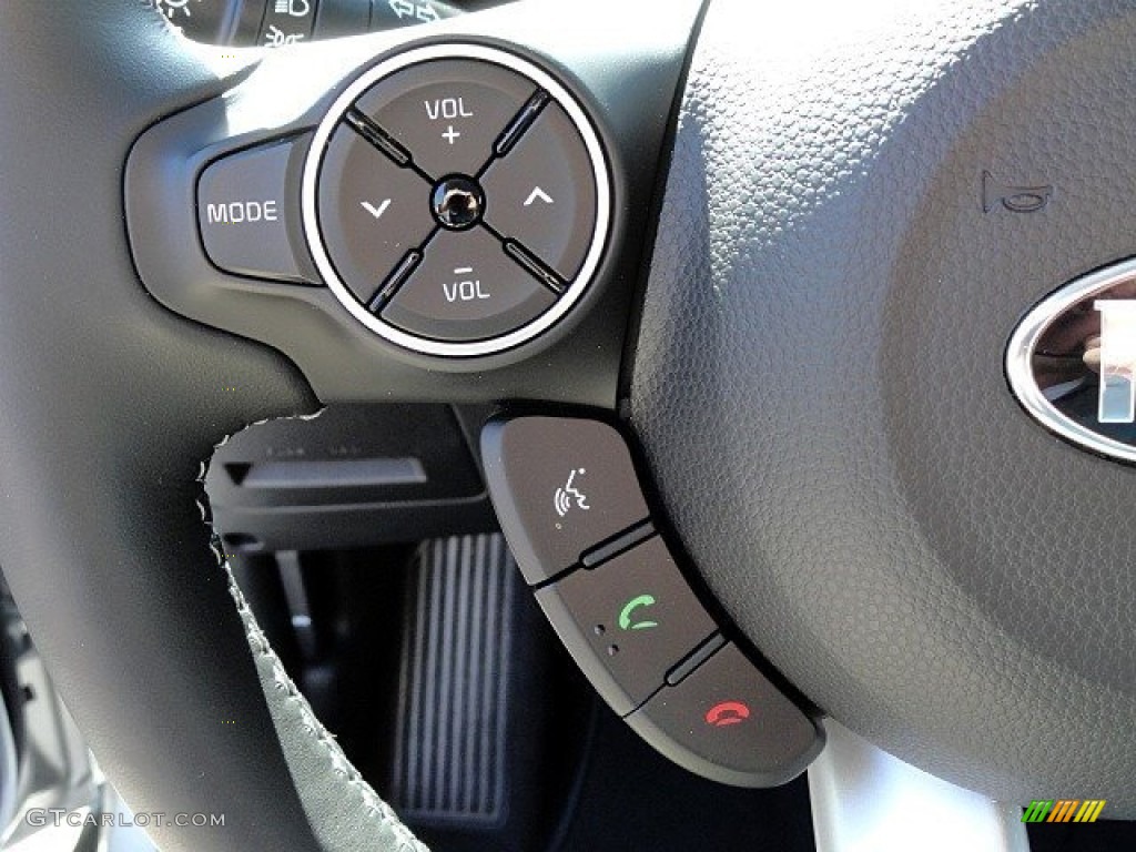 2017 Kia Soul + Controls Photo #118932509